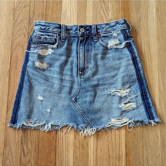 Abercrombie & Fitch Dresses & Skirts - Abercrombie & Fitch denim jean distressed mini skirt